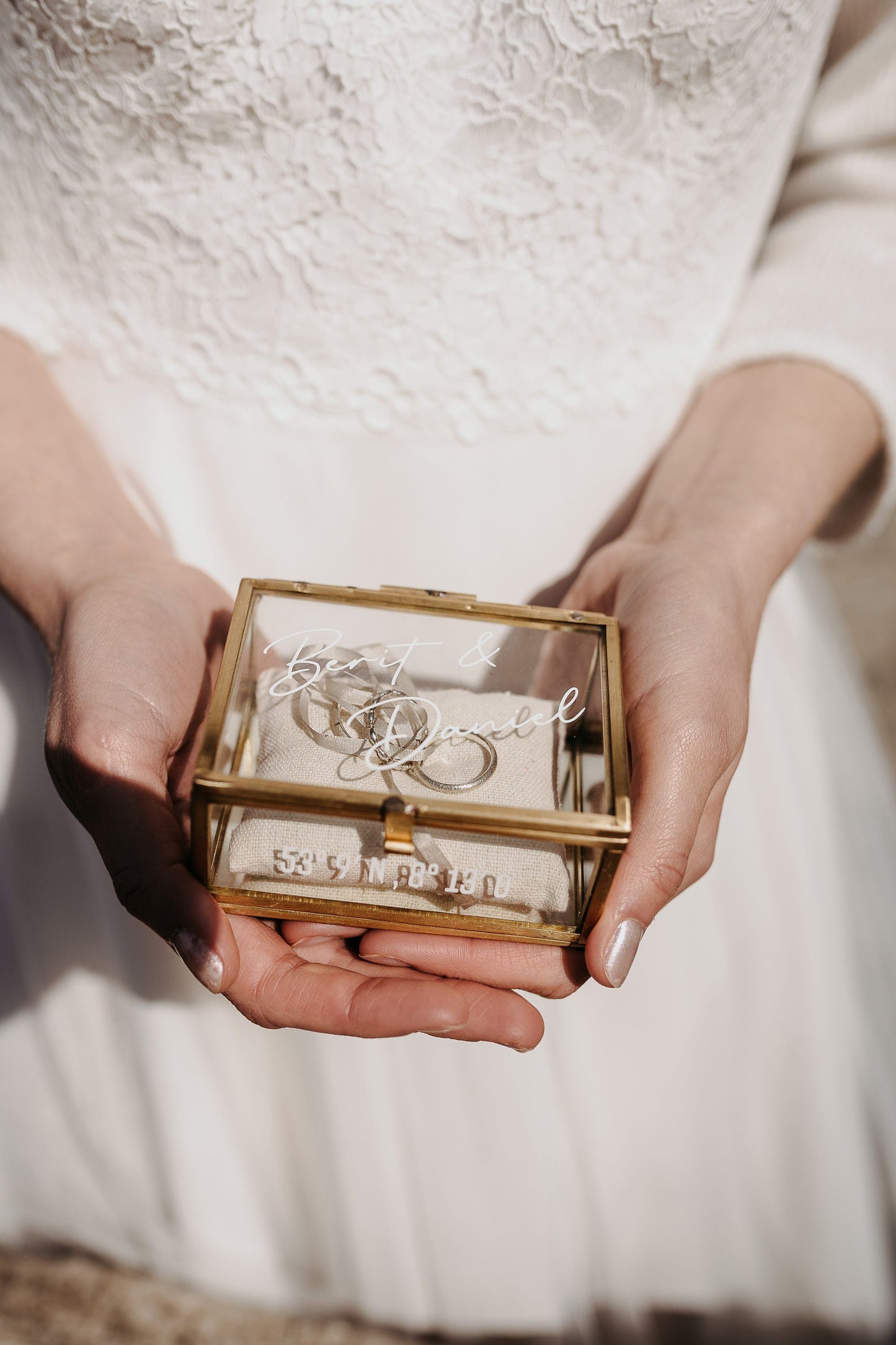 Ringkästchen Gold mit Beigen Kissen | Ringbox aus Glas Eckig | zur Hochzeit personalisiert