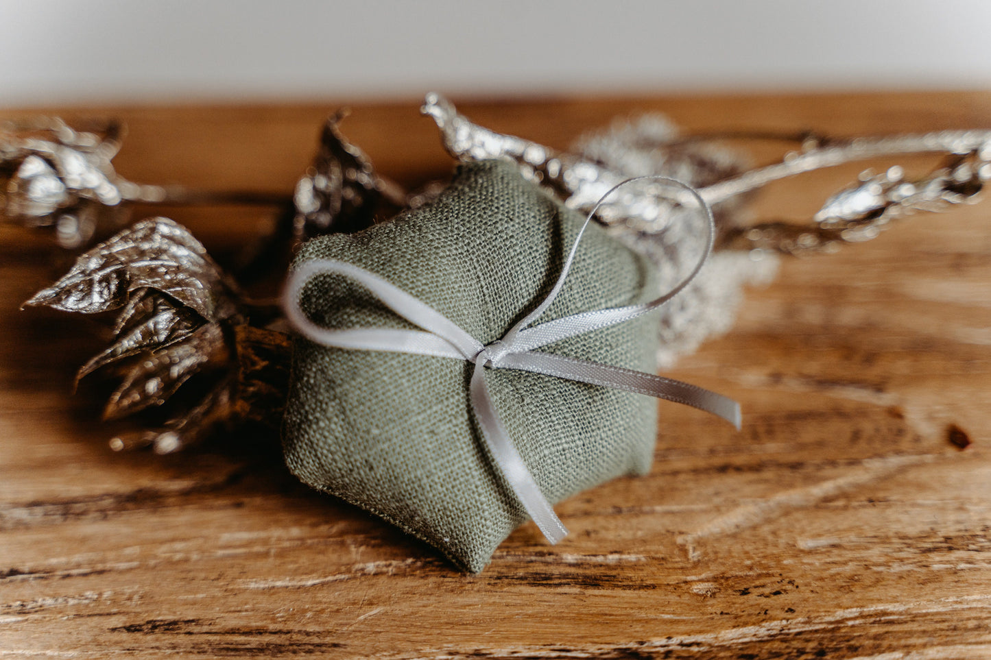 Ringkissen Sechseckig für Ringkästchen Oliv | zur Hochzeit personalisiert | Ringbox Kissen