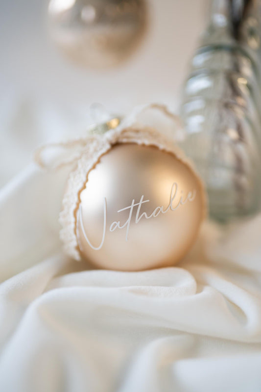 Weihnachtskugel personalisiert | Glaskugel Champagner mit Name & Schleife | Geschenk Weihnachten individuell