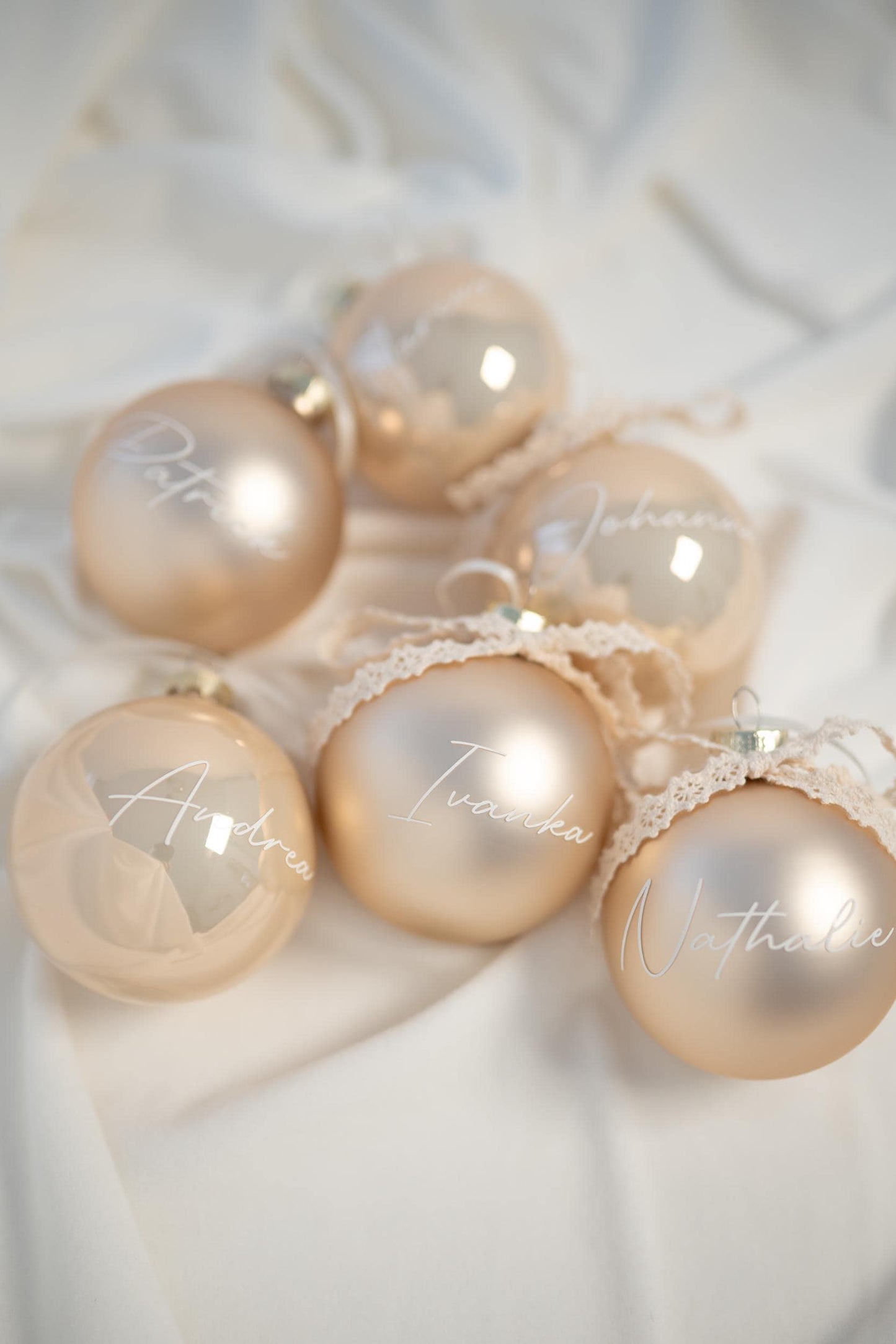 Weihnachtskugel personalisiert | Glaskugel Champagner mit Name & Schleife | Geschenk Weihnachten individuell