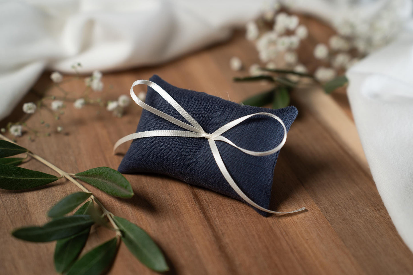 Ringkissen für Ringbox | Hochzeit personalisiert | Seidenband, verschiedene Farben | Handgemachtes Kissen für Eheringe