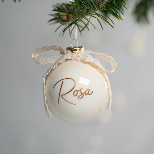 Weihnachtskugel personalisiert | Glaskugel Ivory Elfenbein mit Name & Schleife | Geschenk Weihnachten individuell
