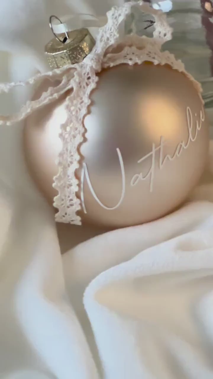 Weihnachtskugel personalisiert | Glaskugel Champagner mit Name & Schleife | Geschenk Weihnachten individuell